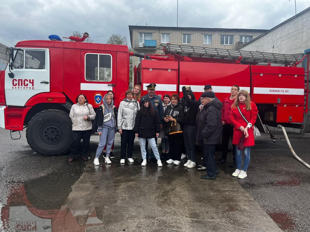 Серебряные волонтеры Белгородчины со своими подопечными - важными  подростками посетили учебный пункт ЦУС ФПС МЧС России по Белгородской  области - Белгородская региональная общественная организация - Белгородская  область